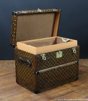 R2299  Malle  chassures monogram  Vuitton  ouverte 1 